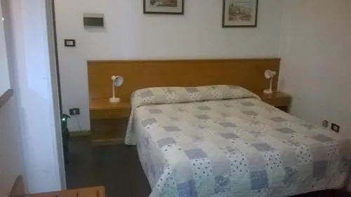 Aurora Ξενοδοχείο 2*